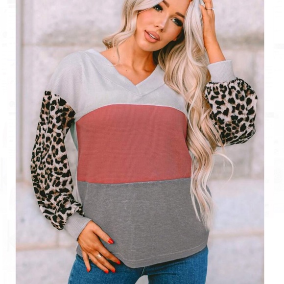 🆕NEW!🛍️Leopard Print Soft Waffle Knit Top🐾 - Picture 2 of 4